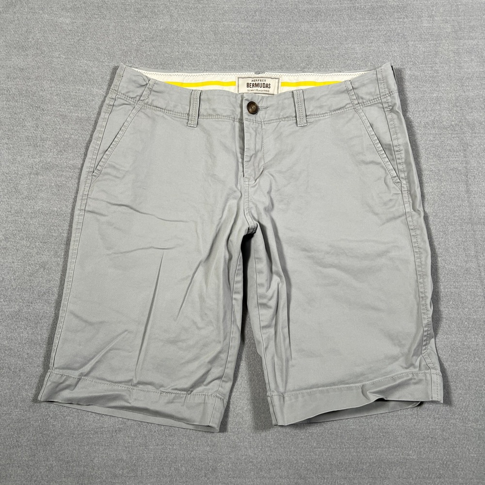 Old Navy Perfect Bermudas Low Rise Khaki Shorts Womens 6 Gray Cotton Blend